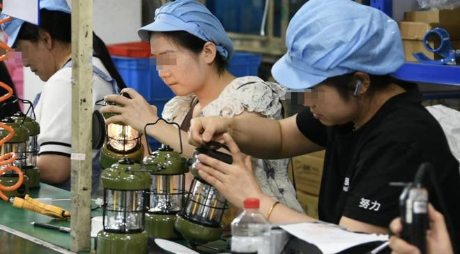 800家小厂包机出海狂揽80亿称霸全球瓦力游戏app浙江小镇“反杀”义乌!(图9) 800家小厂包机出海狂揽80亿称霸全球瓦力游戏app浙江小镇“反杀”义乌!(图9)