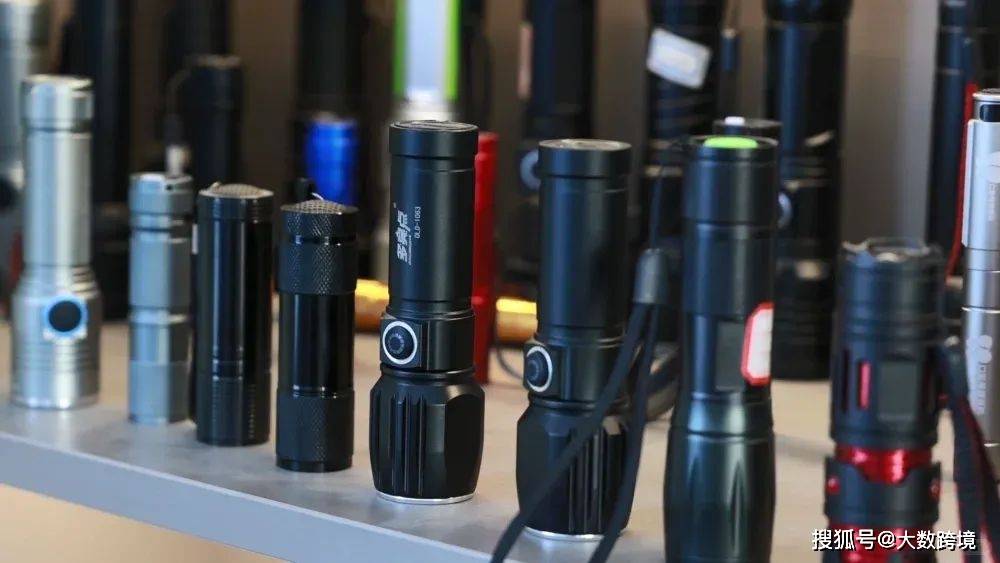 80亿!浙江小镇垄断全球市场瓦力游戏app一支手电筒狂赚(图4) 80亿!浙江小镇垄断全球市场瓦力游戏app一支手电筒狂赚(图4)